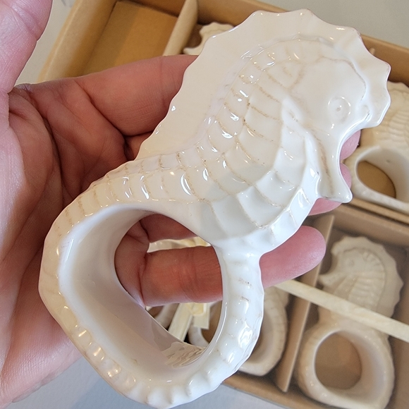 FANCY TH@T GIFT & DECOR ♡ 2 Set of 4 White Sea Horse Napkin Rings - Picture 5 of 8